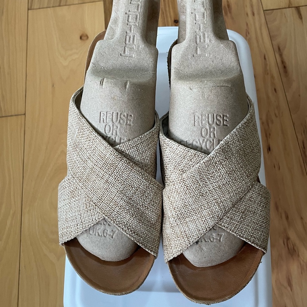 Chocolat Blu Melissa2 Platform Heel Sandal-Sz 7.5
